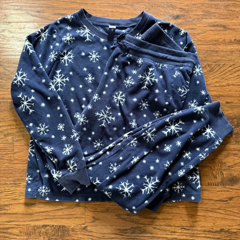 Old Navy Pajama Set in Navy with Snowflakes Size Medium - Picture 1 of 11